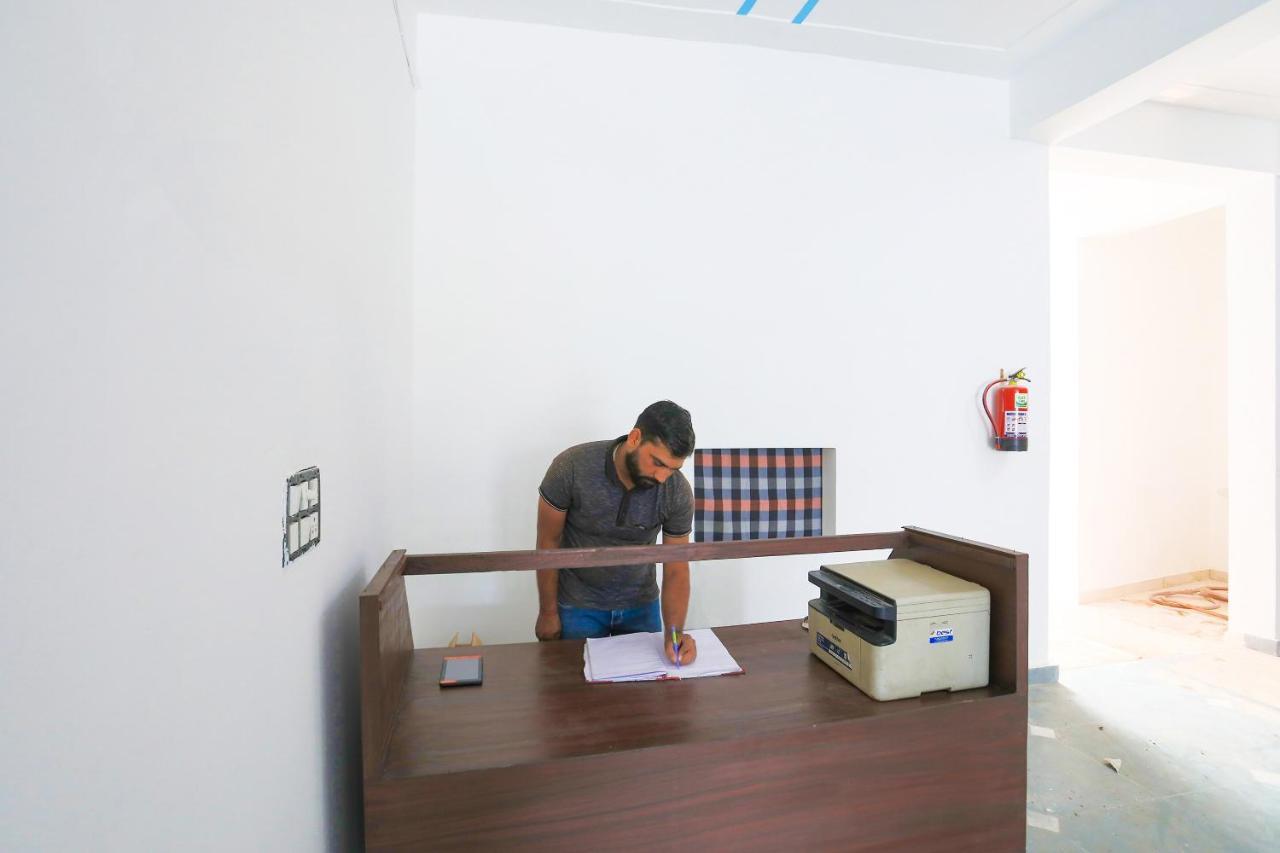 מלון Garhi Harsaru Oyo Flagship 62980 Shiva Residency מראה חיצוני תמונה